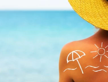 Αντηλιακό: Τι να ψάχνετε πάντα στην ετικέτα του μπουκαλιού